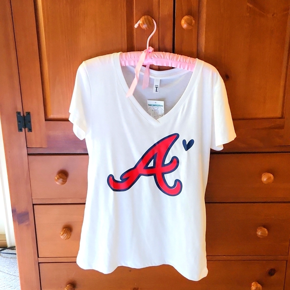 Atlanta Braves v-neck tee NWT